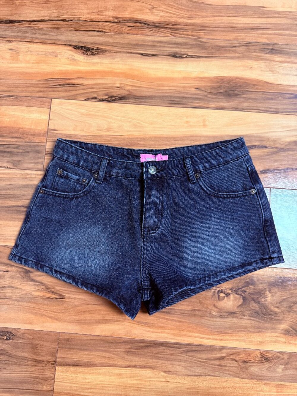 Edikted Siobhan Mid Rise Denim Shorts Size M NWT